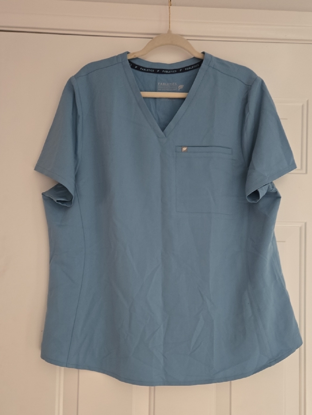 Fabletics V-Neck Scrub Top - Light Blue Size 1X